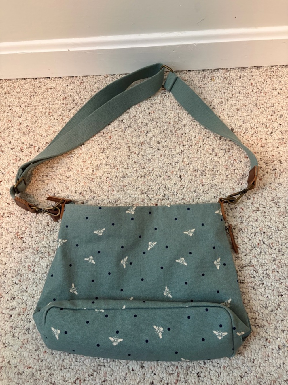 Fatface Kingston CanvasCrossbody Bag - bee print